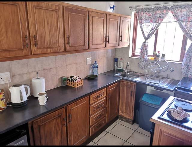 2 BEDROOM TOWNHOUSE TO LET IN PRESTBURY
